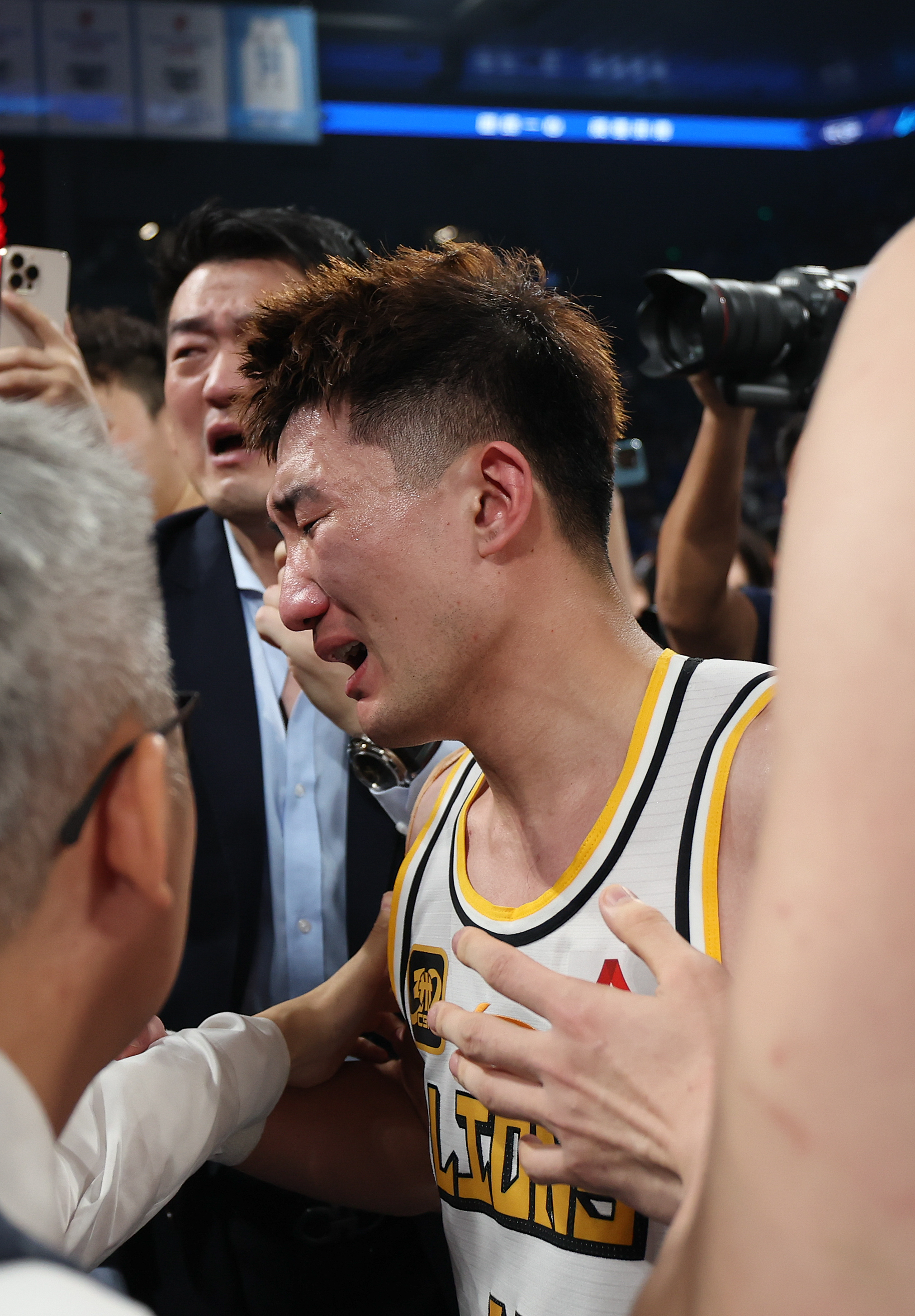 包含清晨奥兰多魔术备战CBA季后赛，伤情更新细节曝光，目标明确，团队化学反应显著的词条